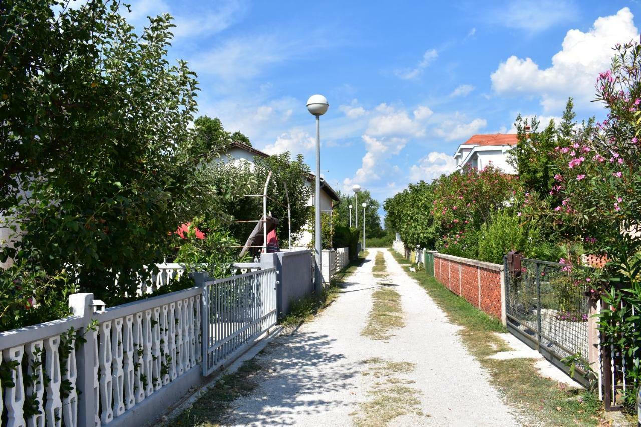 Apartman Nin-Dodo Exterior foto